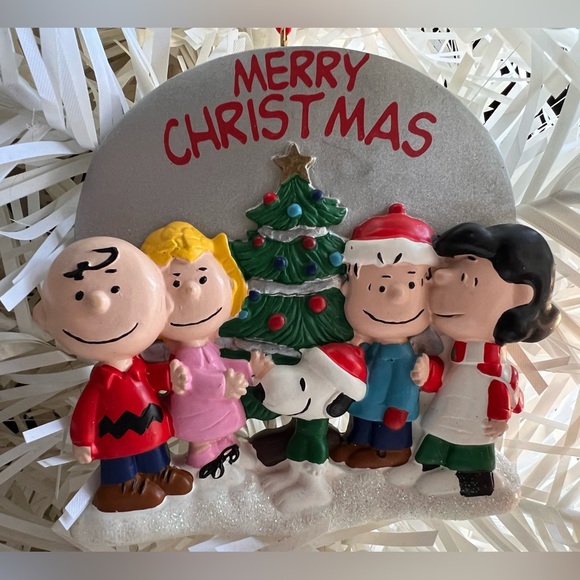 Peanuts Holiday Peanuts Gang Snoopy Linus With His Little Blanket